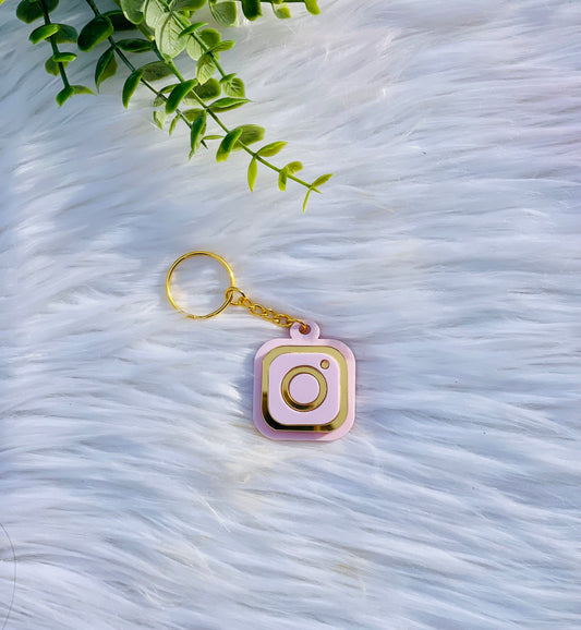 Instagram Smart NFC keychain for social media and digital business cards.